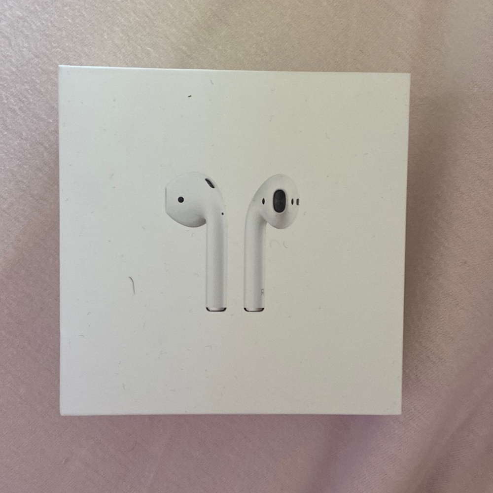 AIRPODS fully functional in original packaging (USED)
